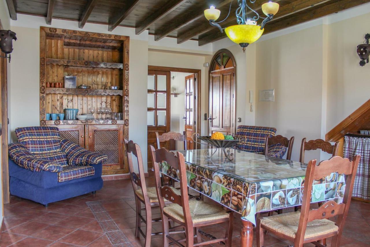 منزل الضيف مونتيهمورتو  في Casa De Teones المظهر الخارجي الصورة