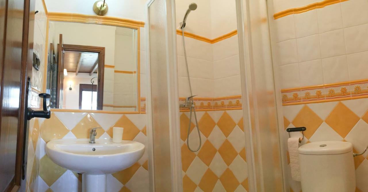منزل الضيف مونتيهمورتو  في Casa De Teones المظهر الخارجي الصورة